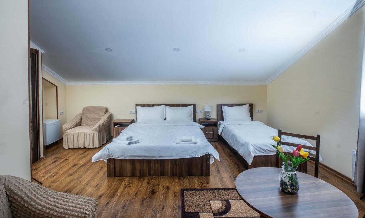 Telav Holl Hotell Telavi Exteriör bild