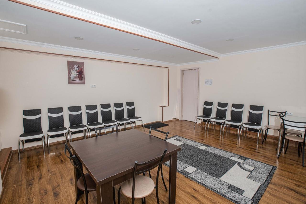 Telav Holl Hotell Telavi Exteriör bild