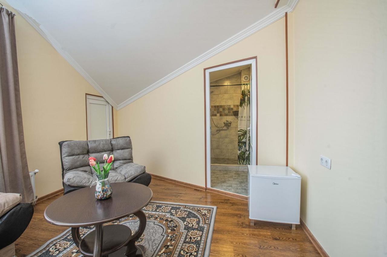 Telav Holl Hotell Telavi Exteriör bild