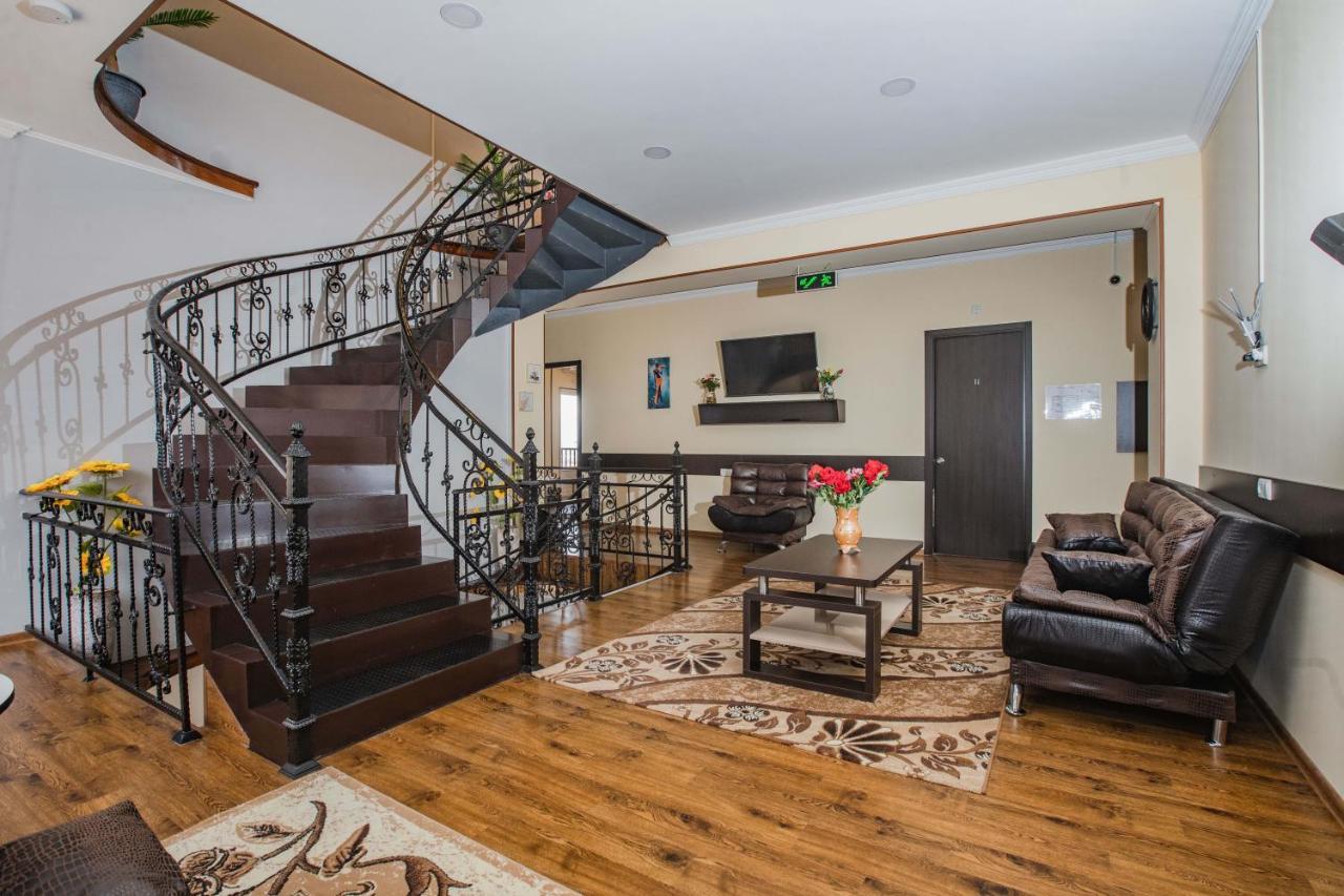 Telav Holl Hotell Telavi Exteriör bild
