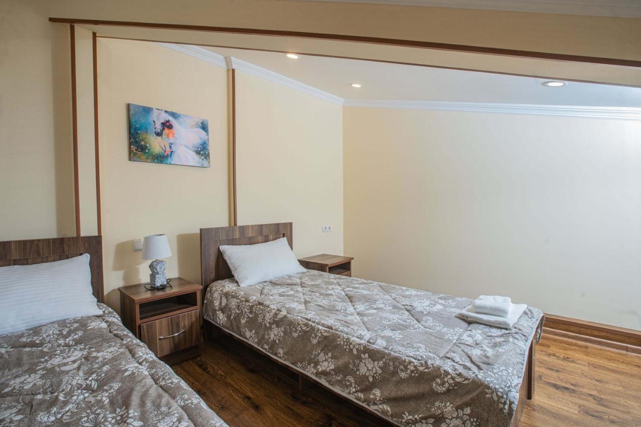 Telav Holl Hotell Telavi Exteriör bild