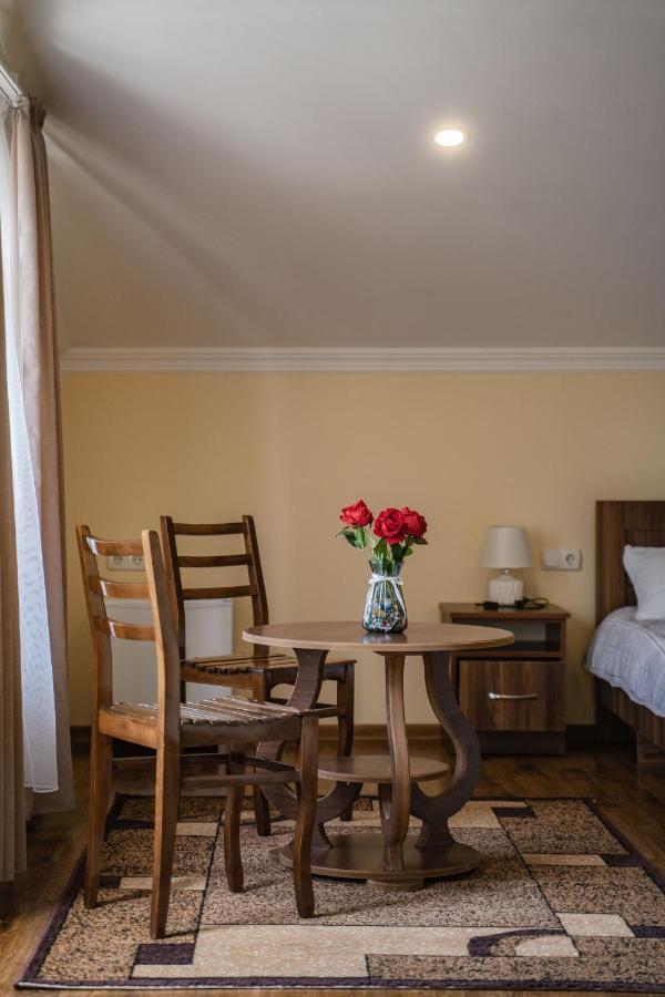 Telav Holl Hotell Telavi Exteriör bild