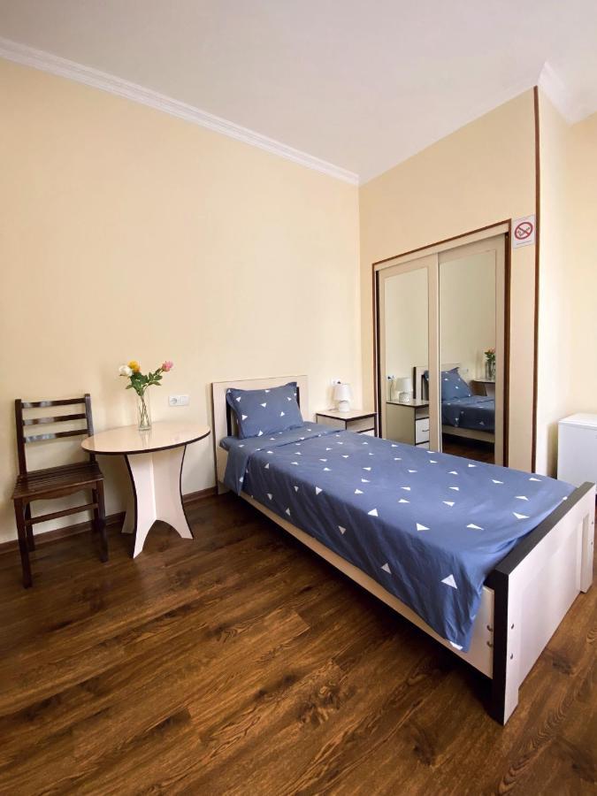 Telav Holl Hotell Telavi Exteriör bild