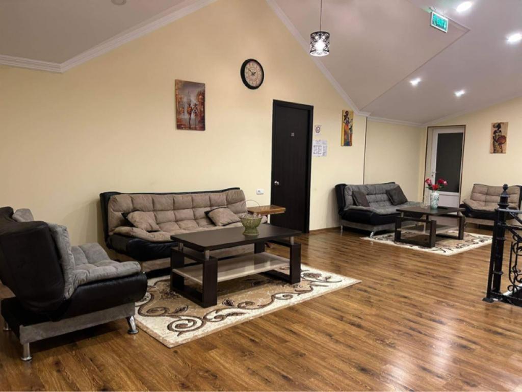 Telav Holl Hotell Telavi Exteriör bild
